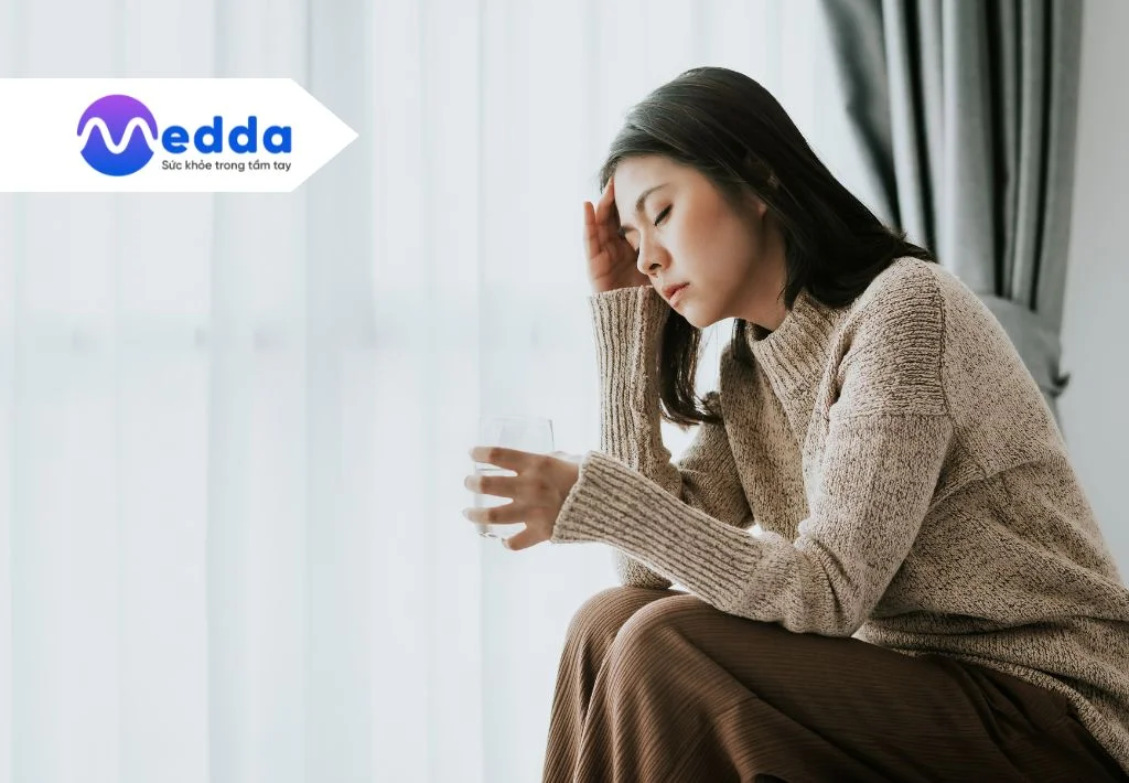 Say rượu bia nên uống nước gì để tránh đau đầu?